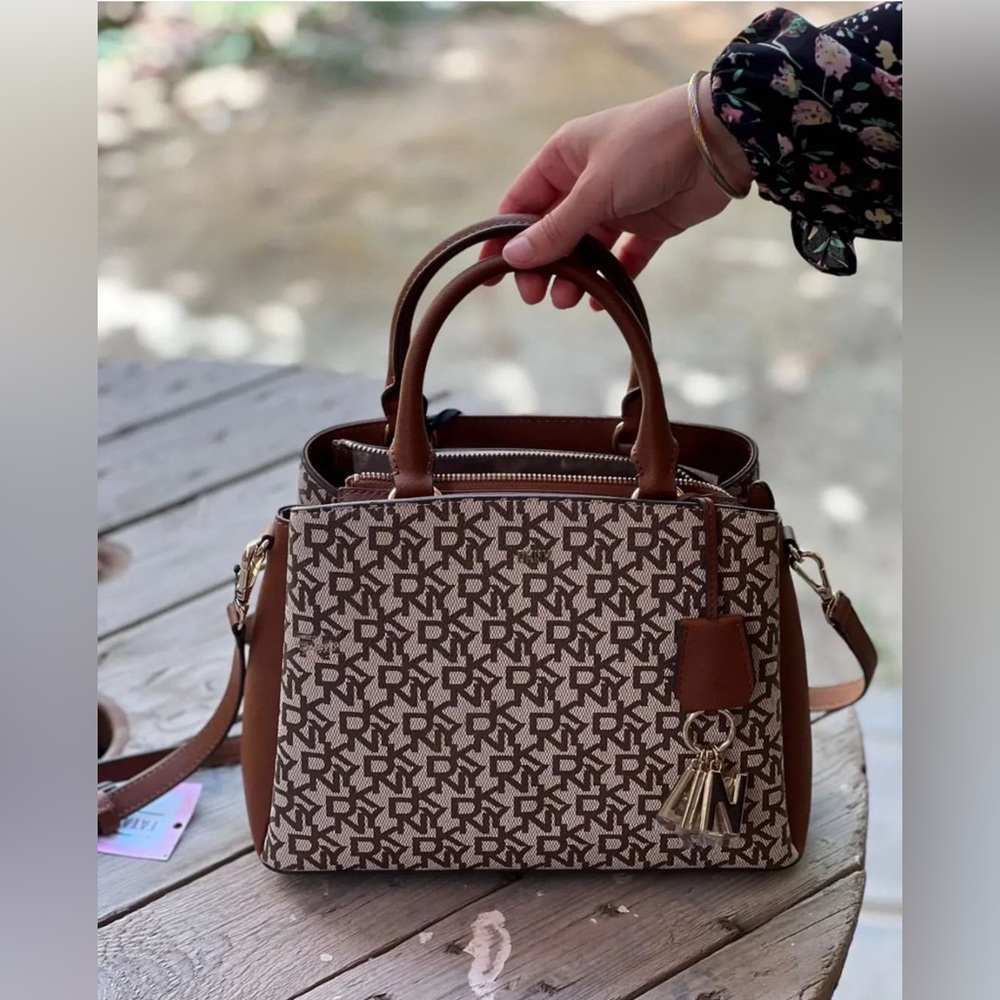 EUC DKNY Crossbody 2way bag